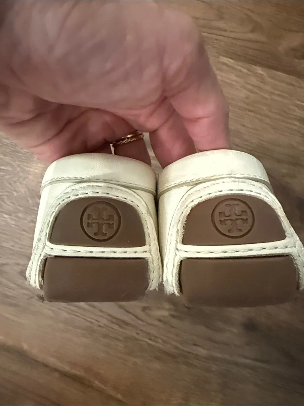 Tory Burch Cream Perforated Leather Driving Loafers with Gold Logo Size 7